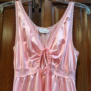 Vintage Miss Elaine lingerie long nightgown Small